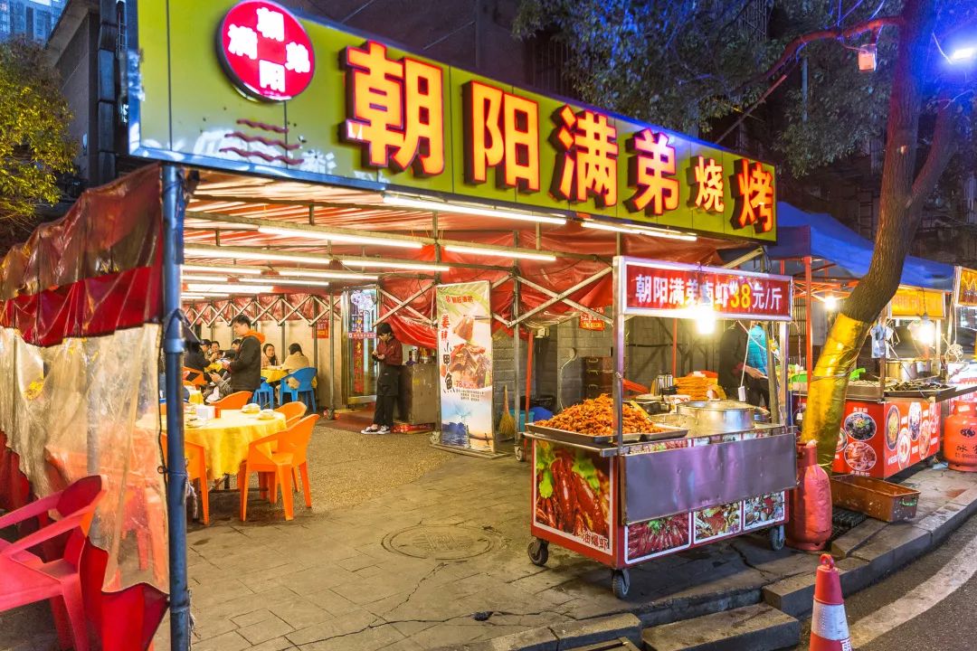 香港湾仔美食宵夜，夜之味蕾的狂欢