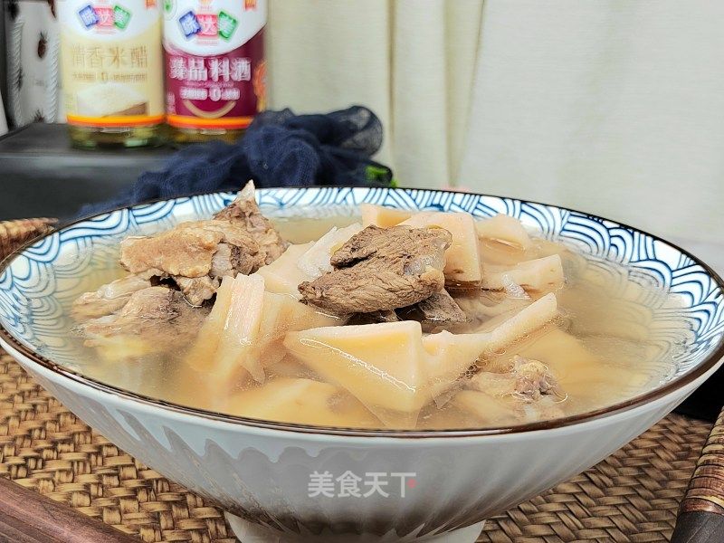 莲藕排骨汤，一道家常美食的做法