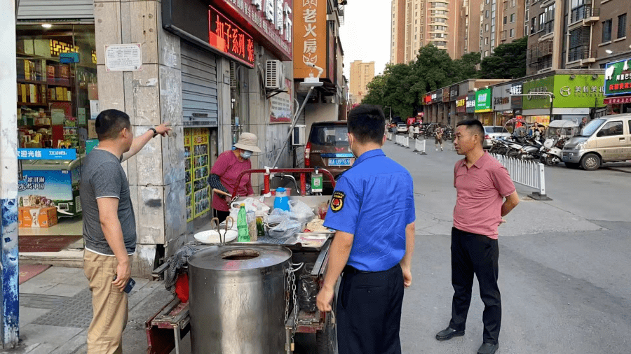 学校食堂餐饮管理人员的角色与挑战