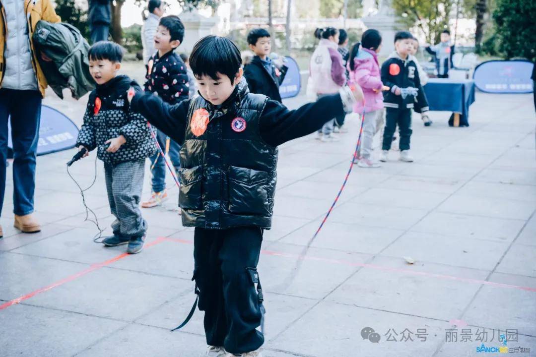 小朋友跳绳，跃动的快乐与成长的韵律