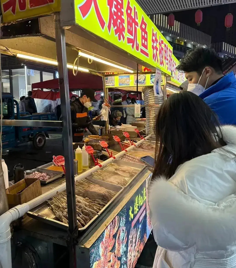 餐饮夜市推车，夜市的活力源泉与美食创新载体