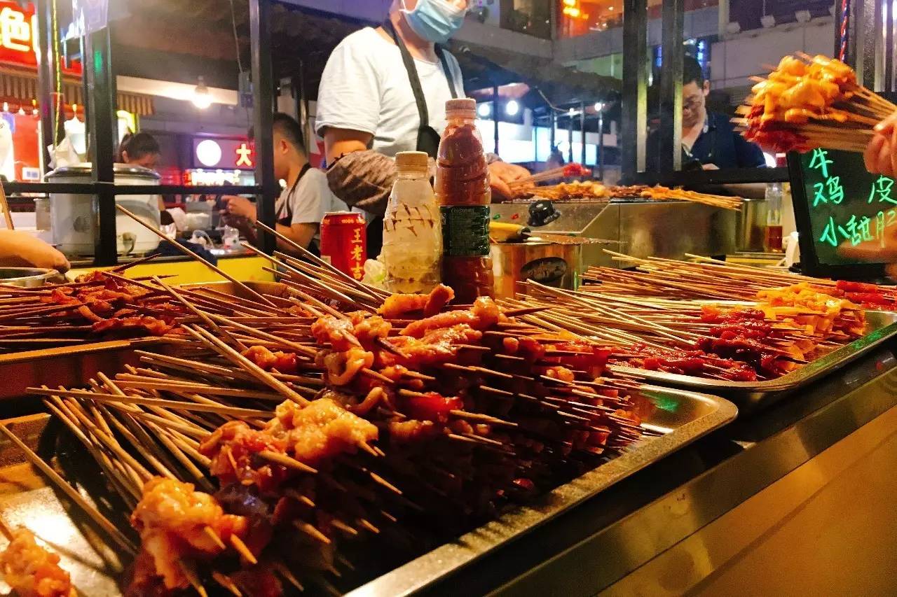 郫县夜市美食，夜色的味蕾盛宴