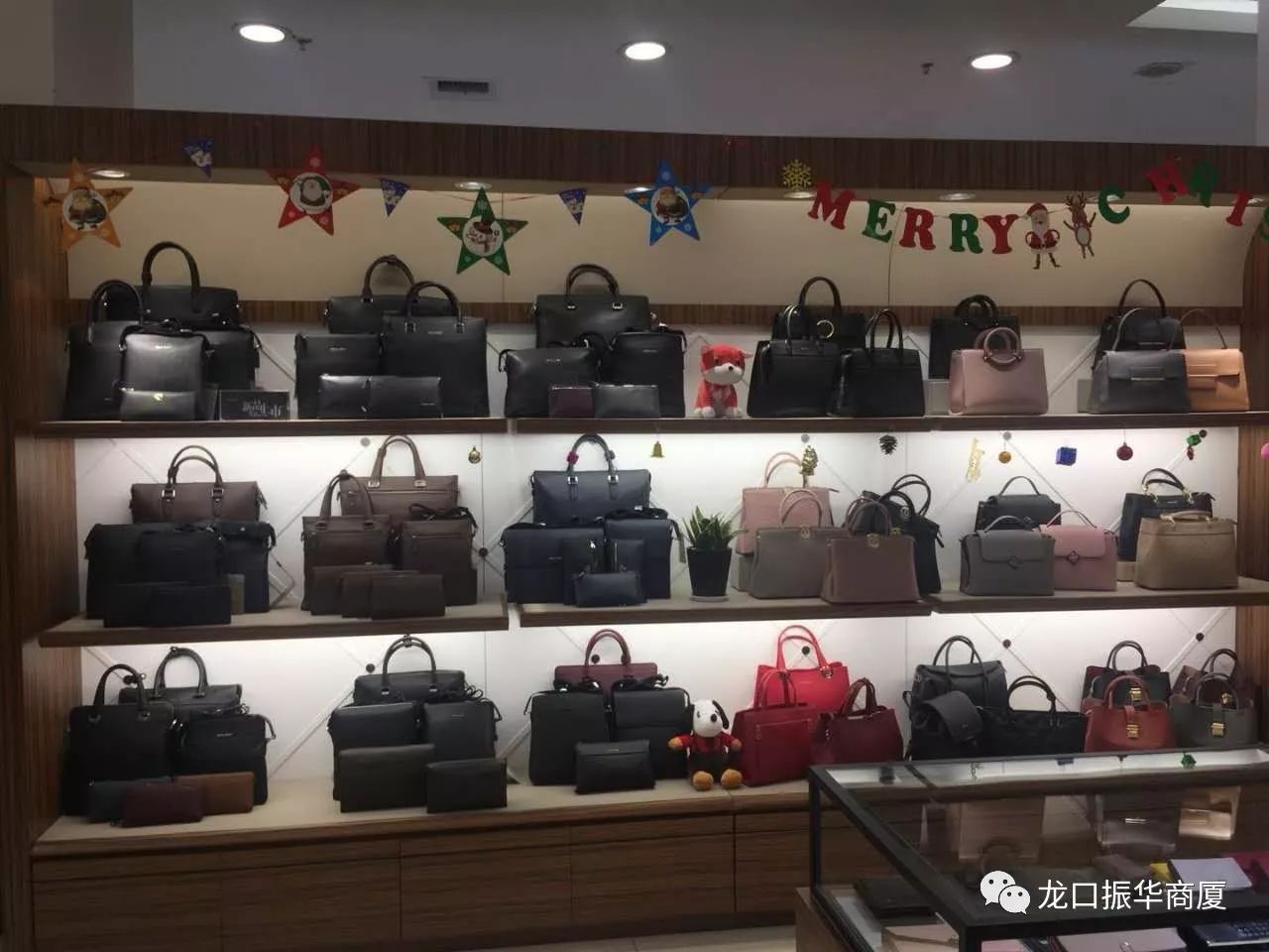 湖北箱包饰品公司，引领行业新潮流，铸就品质传奇